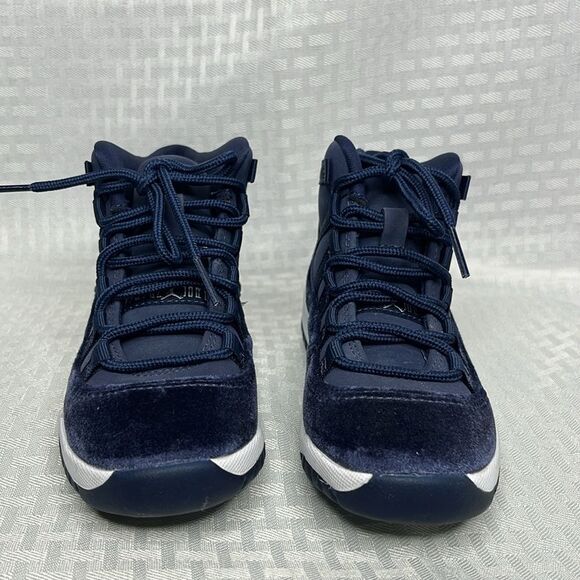 NWOT Kid’s Jordan 11 Retro - Picture 2 of 6
